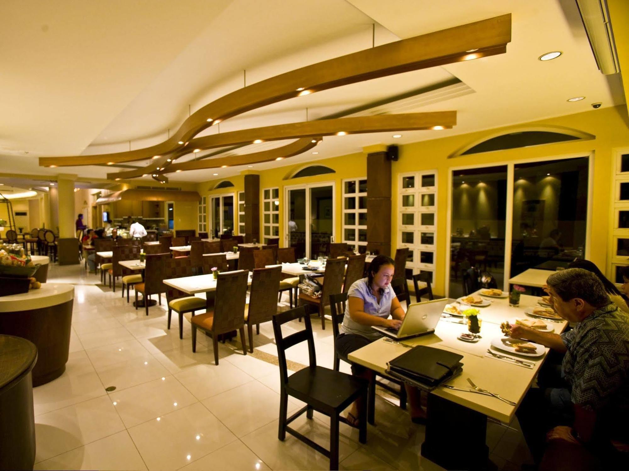 Hotel Venezia Legazpi Eksteriør bilde